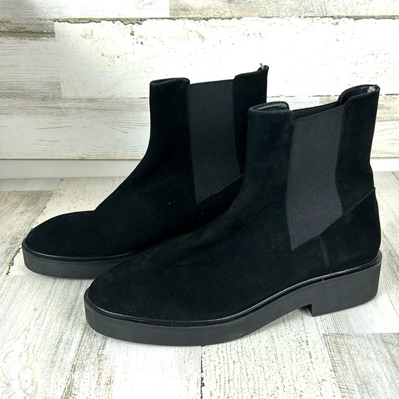STUART WEITZMAN Henley suede Chelsea boots in Black NWOB  Stuart Weitzman Womens 9 Black Suede Henley Chelsea Boots Luxe Designer NEW